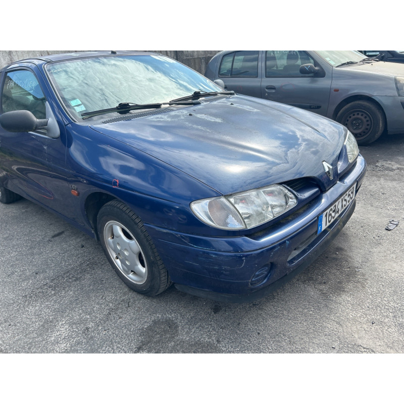 Vitre avant gauche RENAULT MEGANE 1 Photo n°4