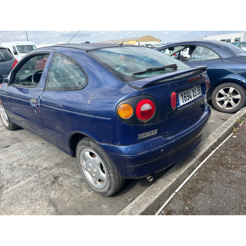 Vitre avant gauche RENAULT MEGANE 1 Photo n°9