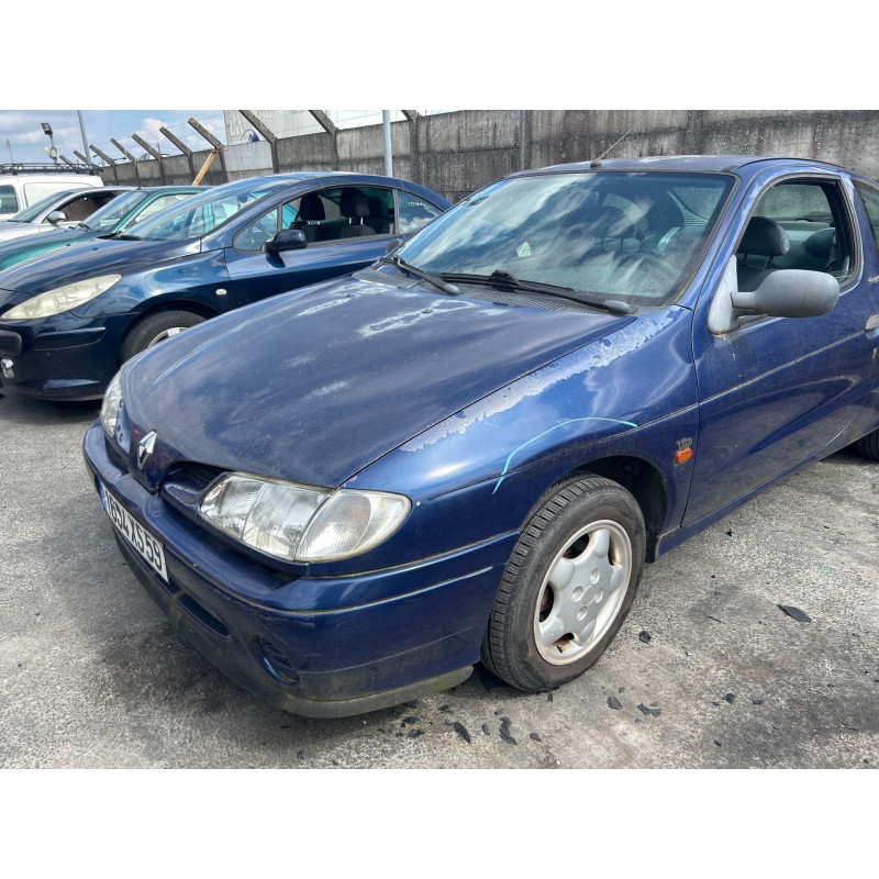 Vitre avant gauche RENAULT MEGANE 1 Photo n°11