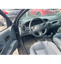 Vitre avant gauche RENAULT MEGANE 1