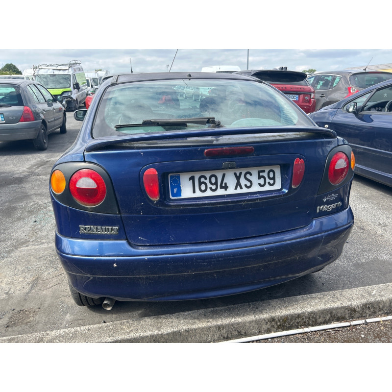 Vitre avant droit RENAULT MEGANE 1 Photo n°6