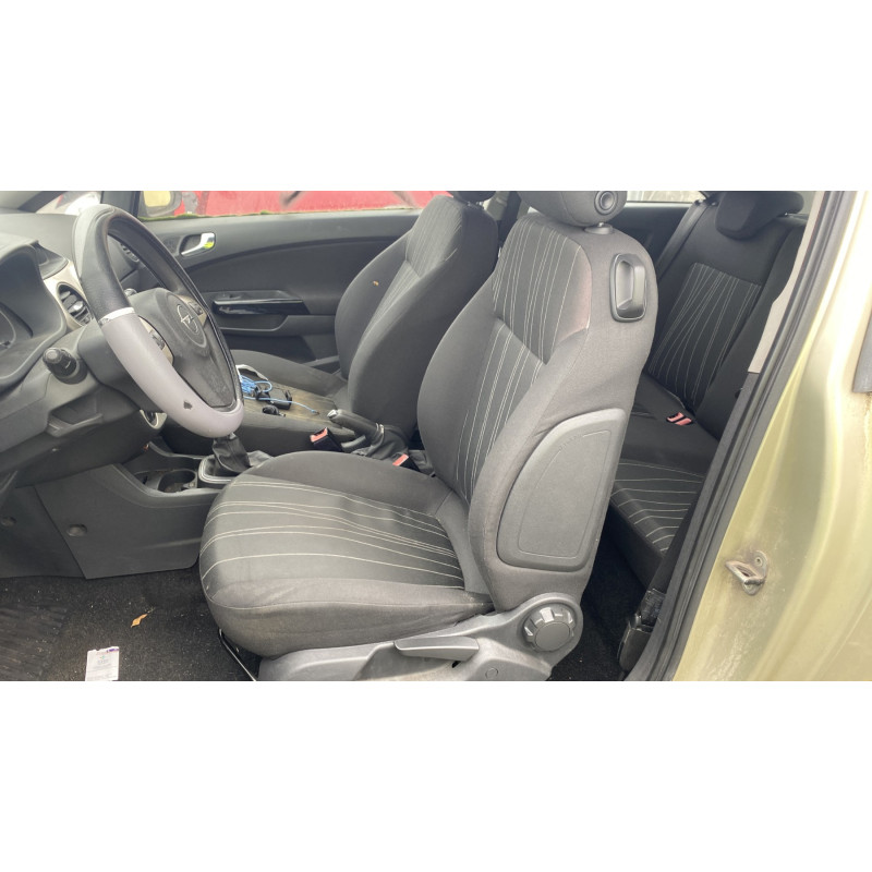 Feu arriere principal droit (feux) OPEL CORSA D Photo n°18