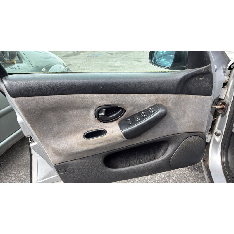 Porte avant gauche PEUGEOT 406 Photo n°17