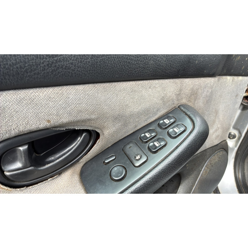 Porte avant gauche PEUGEOT 406 Photo n°18