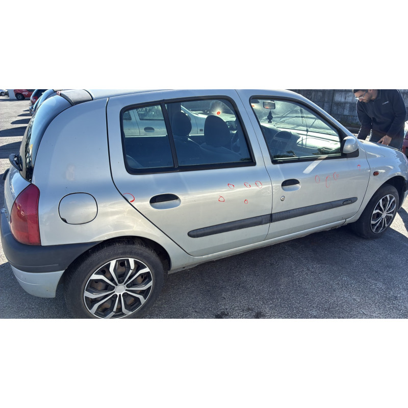 Capot RENAULT CLIO 2 Photo n°11