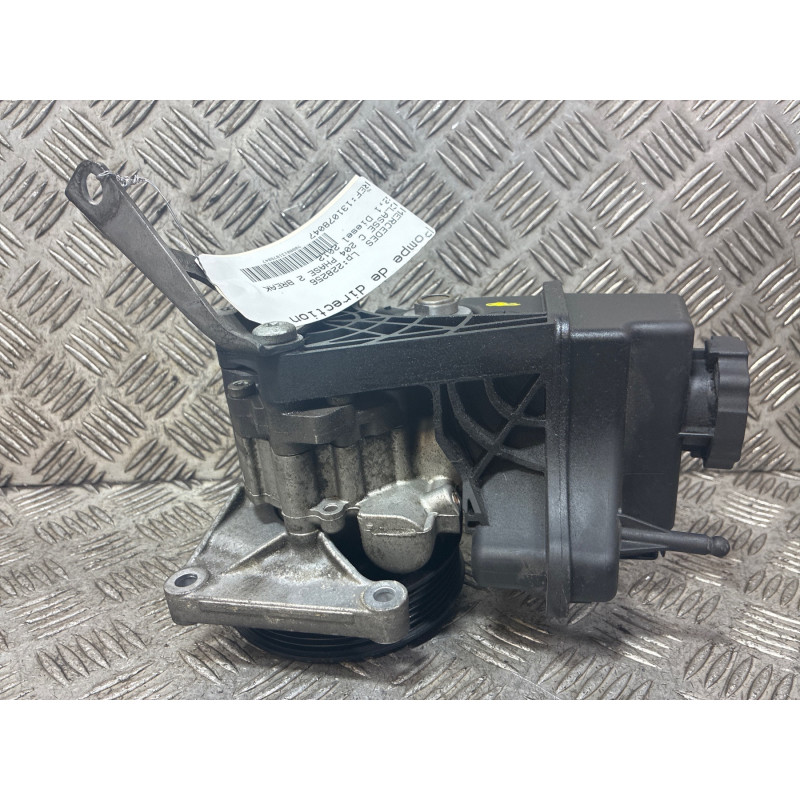 Pompe de direction MERCEDES CLASSE C 204 Photo n°3