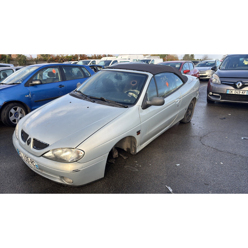 Porte avant droit RENAULT MEGANE 1 Photo n°7