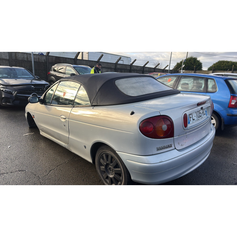 Porte avant droit RENAULT MEGANE 1 Photo n°10