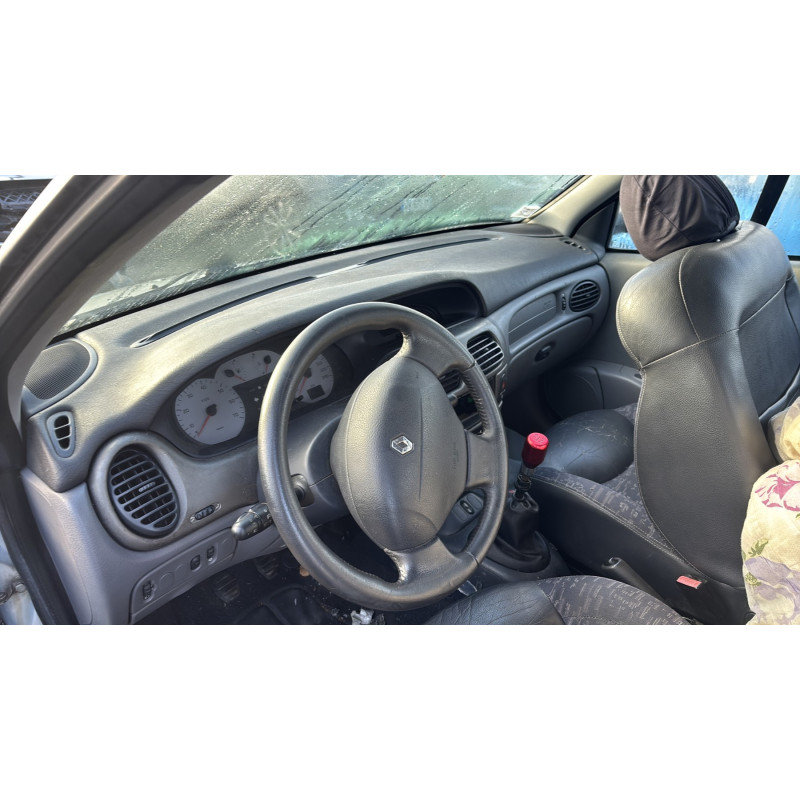 Porte avant droit RENAULT MEGANE 1 Photo n°19