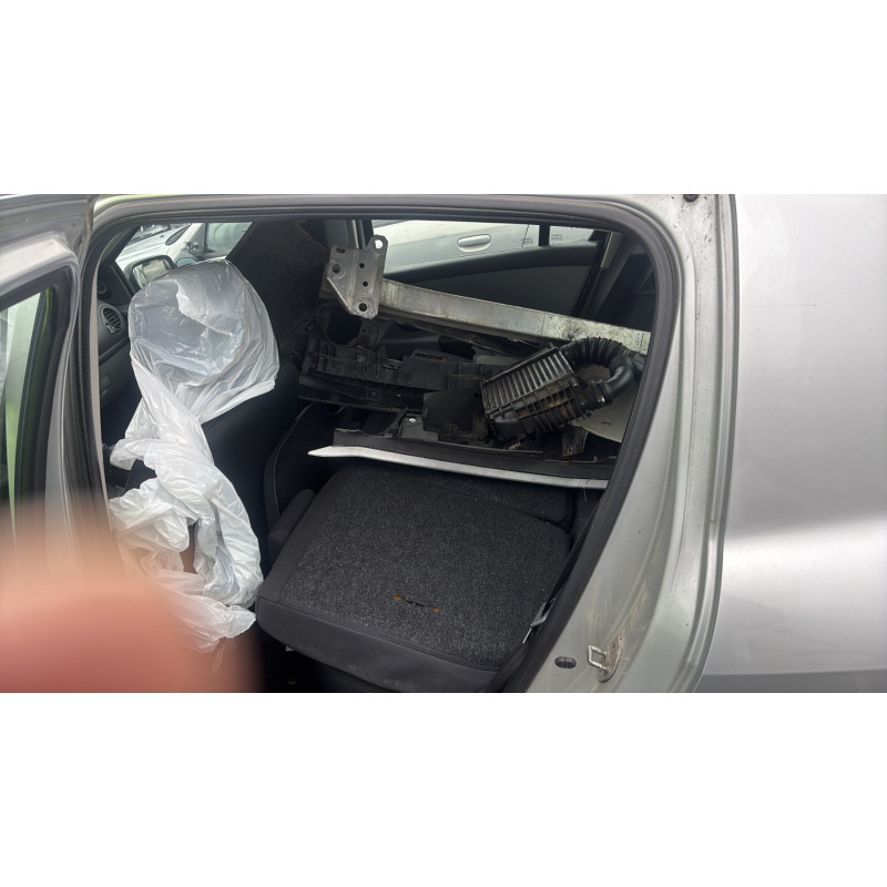 Malle/Hayon arriere RENAULT CLIO 3 Photo n°20