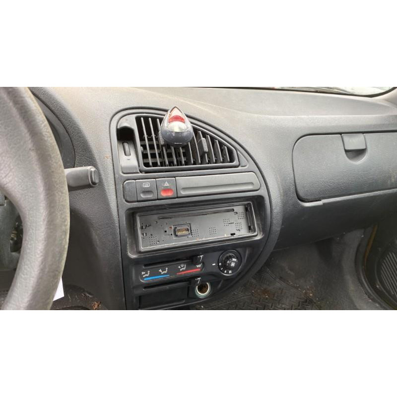 Plage arriere CITROEN SAXO Photo n°8