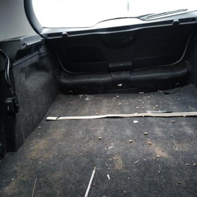 Pretensionneur de ceinture avant droit RENAULT CLIO 3 Photo n°9