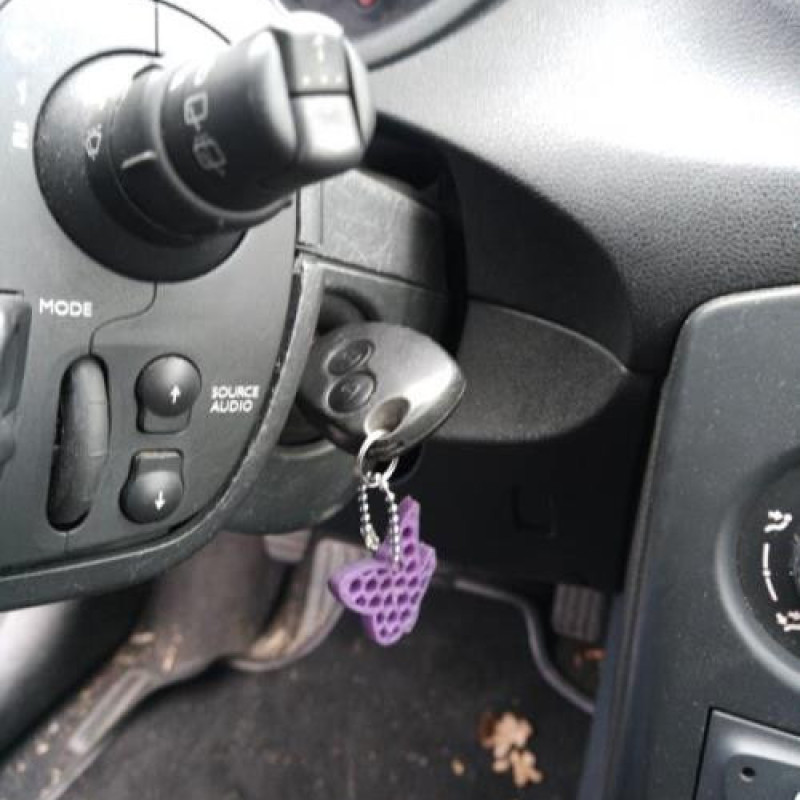 Pretensionneur de ceinture avant droit RENAULT CLIO 3 Photo n°10