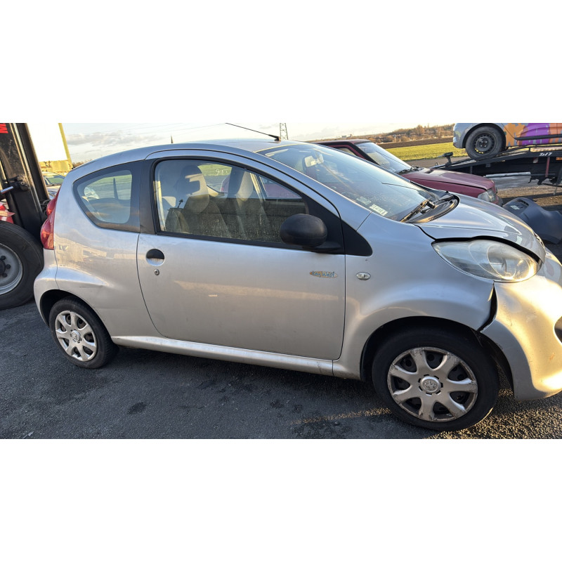 Vitre avant gauche PEUGEOT 107 Photo n°7
