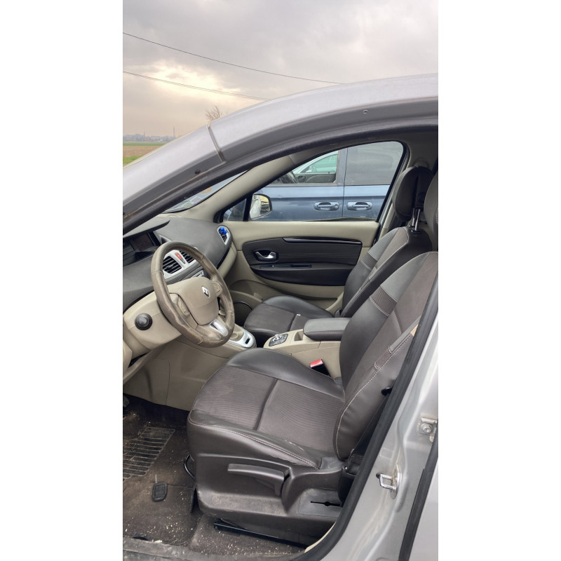 Plage arriere RENAULT SCENIC 3 Photo n°8