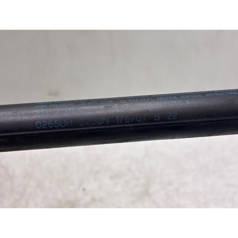 Verin de capot VOLKSWAGEN GOLF 5 Photo n°3
