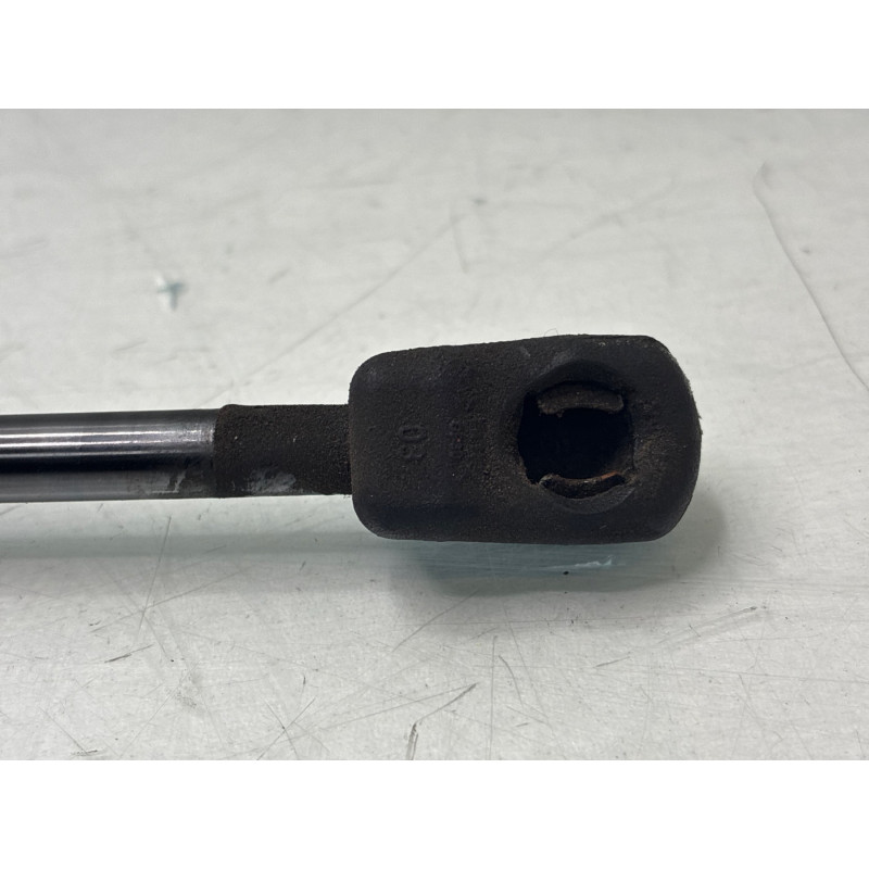 Verin de capot VOLKSWAGEN GOLF 5 Photo n°4