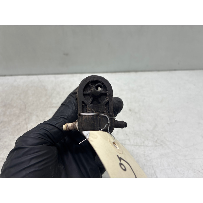 Pompe lave glace avant VOLKSWAGEN GOLF 5 Photo n°2