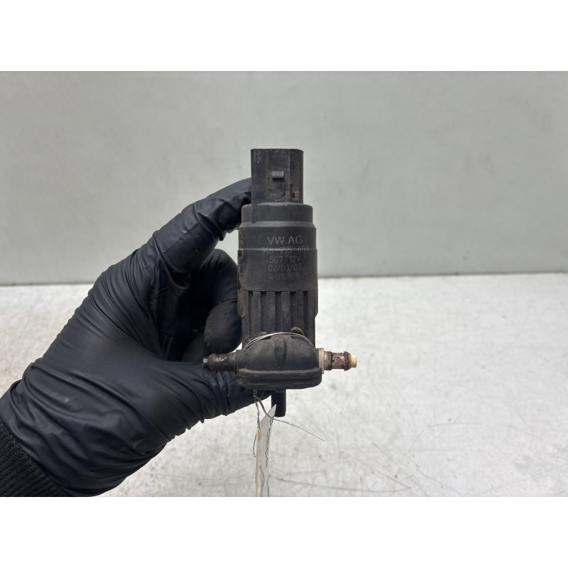 Pompe lave glace avant VOLKSWAGEN GOLF 5 Photo n°4