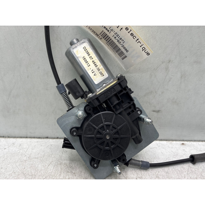 Leve vitre electrique avant droit VOLKSWAGEN FOX Photo n°6