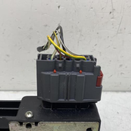 Serrure avant gauche FORD FIESTA 5
