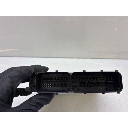 Calculateur moteur VOLKSWAGEN GOLF 5 Photo n°1