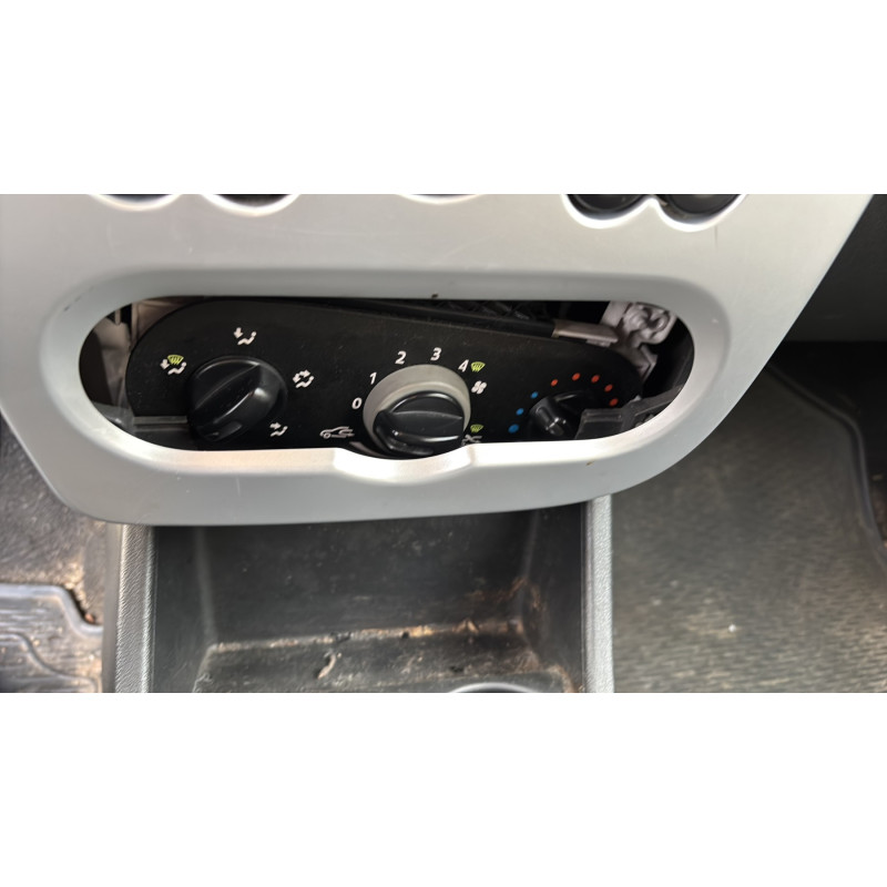 Commande degivrage lunette arriere DACIA SANDERO 1 Photo n°19