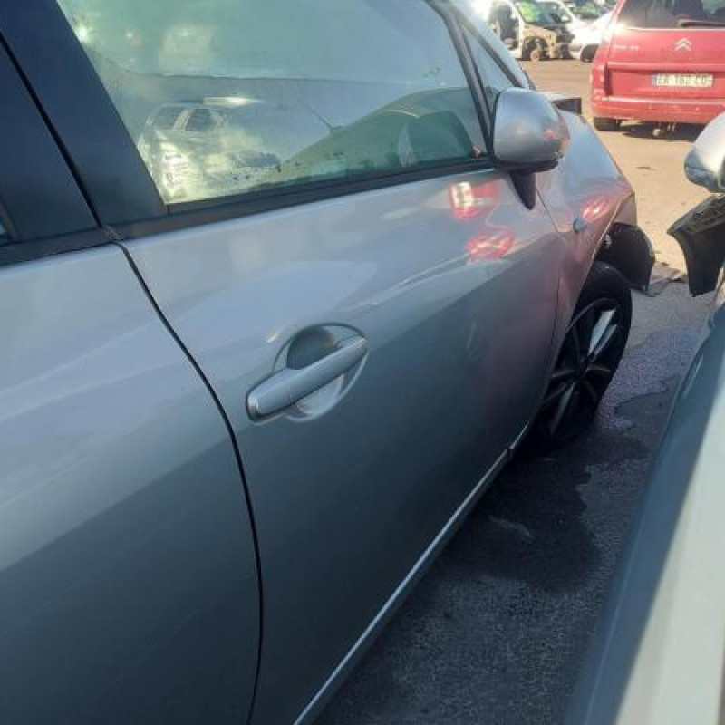 Pretensionneur de ceinture avant droit TOYOTA AURIS 1 Photo n°13