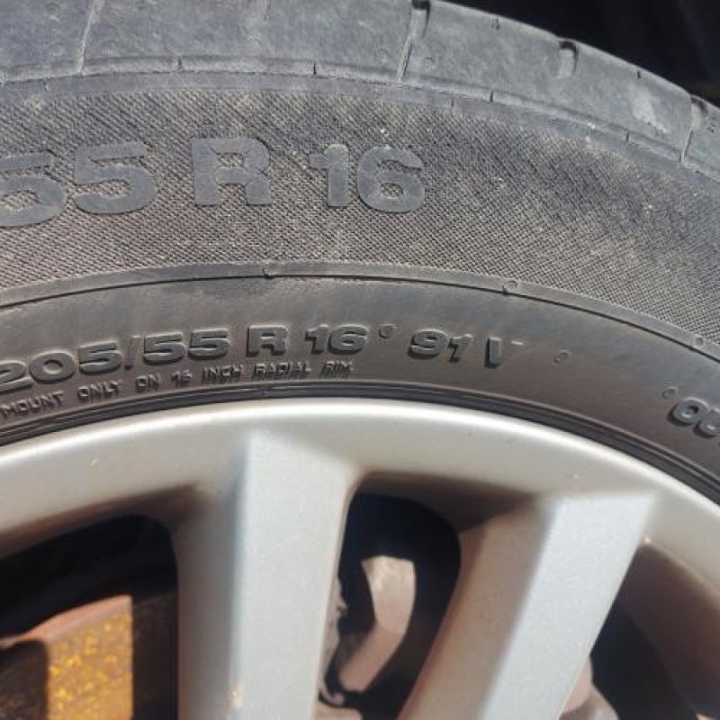 Pretensionneur de ceinture avant droit TOYOTA AURIS 1 Photo n°17