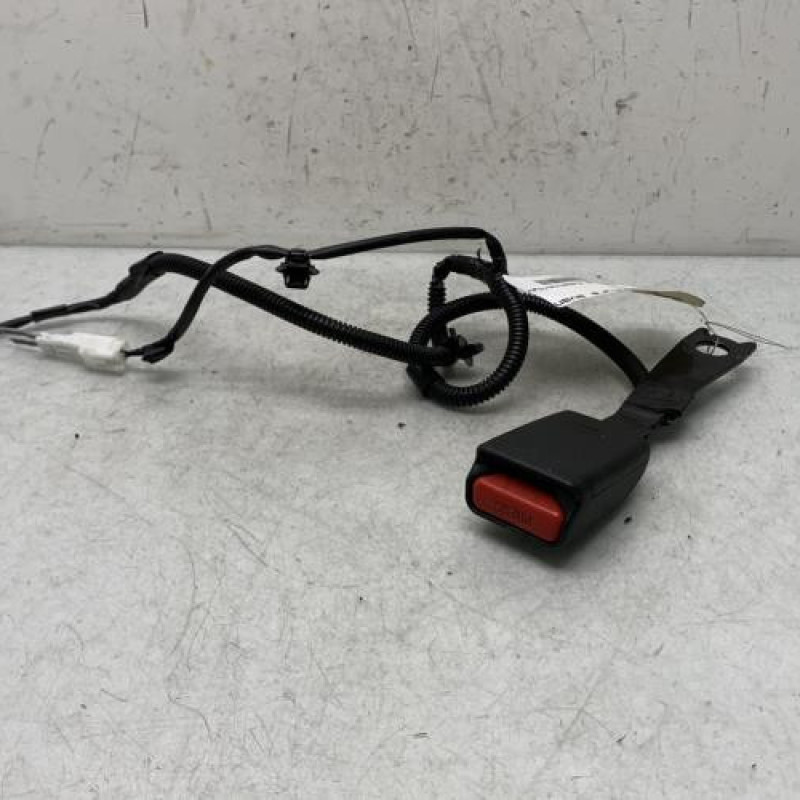 Attache ceinture avant droit TOYOTA YARIS 3 Photo n°1