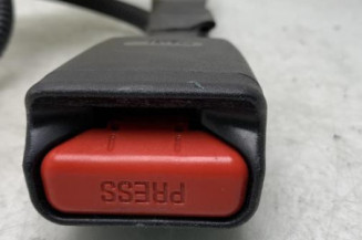 Attache ceinture avant droit TOYOTA YARIS 3