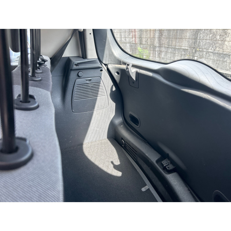 Attache ceinture avant droit RENAULT MODUS Photo n°8