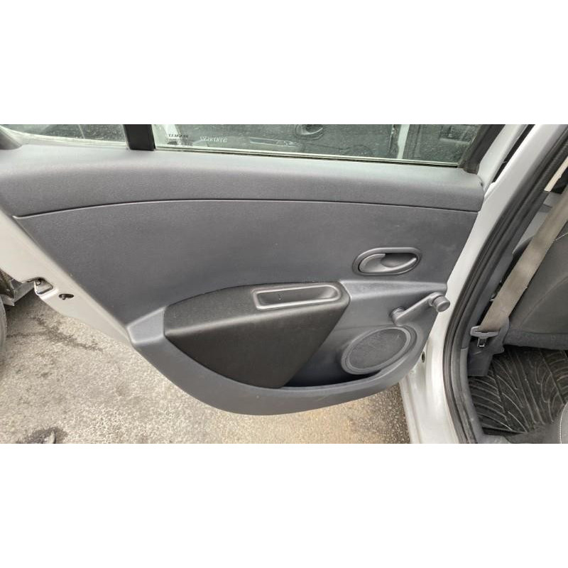 Plage arriere RENAULT CLIO 3 Photo n°8