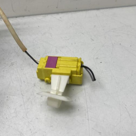 Pretensionneur de ceinture avant droit VOLKSWAGEN PASSAT 5