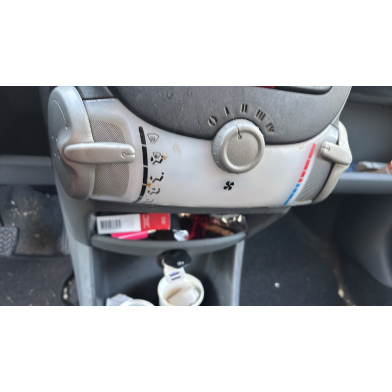 Pare boue avant gauche PEUGEOT 107 Photo n°19