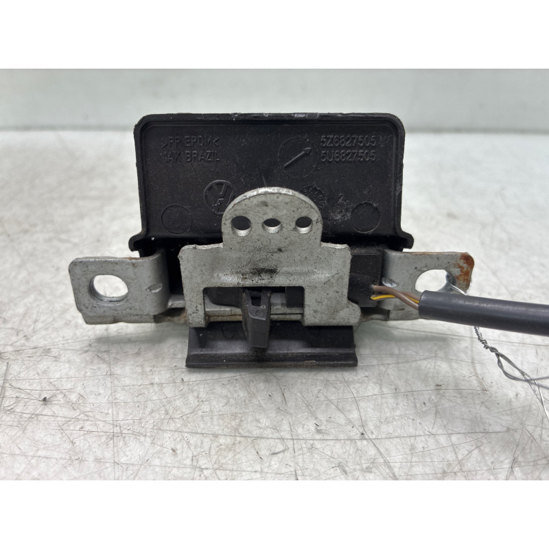 Serrure de coffre VOLKSWAGEN FOX Photo n°1
