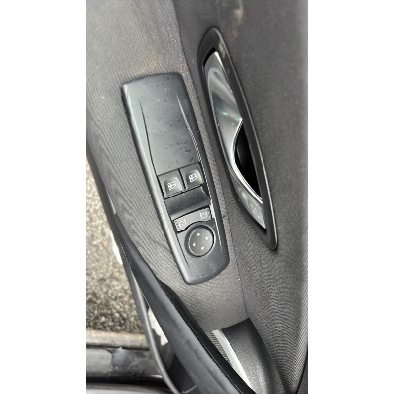Interrupteur de leve vitre avant gauche RENAULT MEGANE 3 Photo n°16