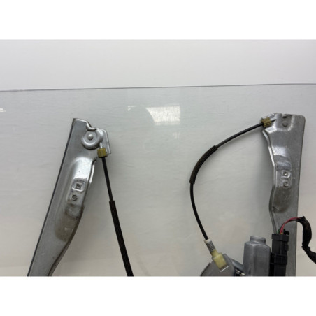 Leve vitre electrique avant droit RENAULT CLIO 3 Photo n°1