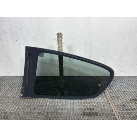 Vitre arriere droit PEUGEOT 107 Photo n°1