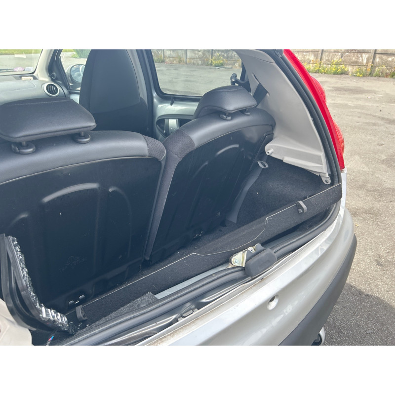 Vitre arriere droit PEUGEOT 107 Photo n°5