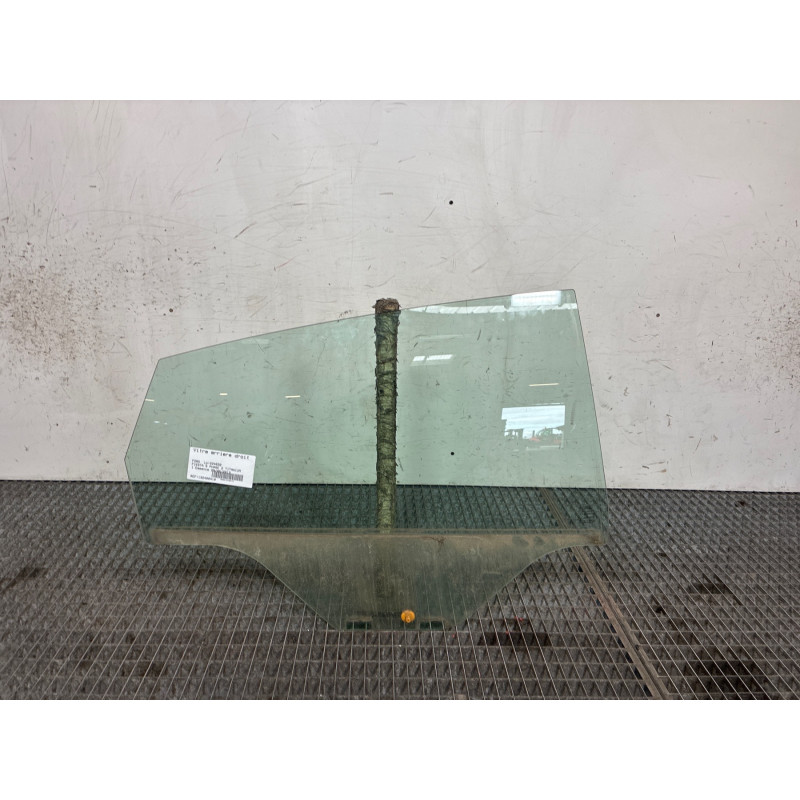 Vitre arriere droit FORD FIESTA 6 Photo n°1