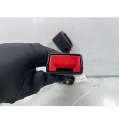 Attache ceinture arriere droit PEUGEOT 3008 1