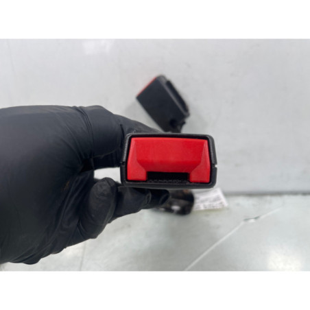 Attache ceinture arriere droit PEUGEOT 3008 1