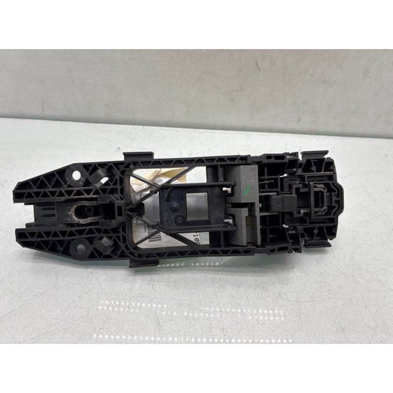 Poignee porte arriere gauche VOLKSWAGEN POLO 5 Photo n°3