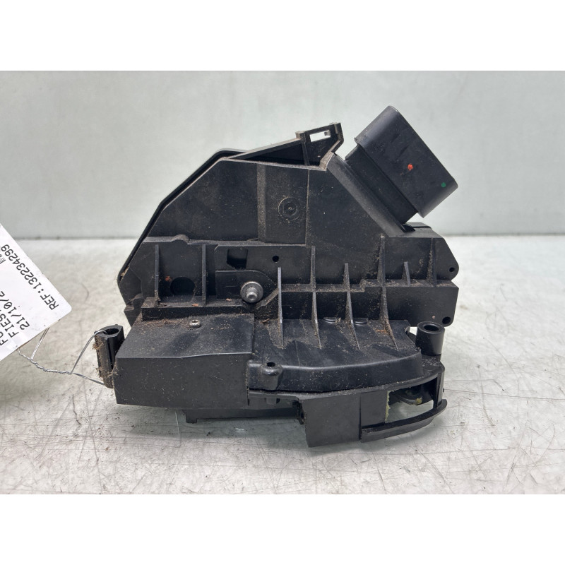 Serrure arriere droit FORD FIESTA 6 Photo n°4