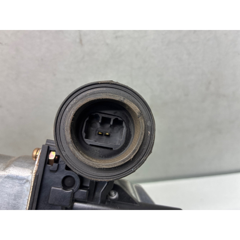 Leve vitre electrique avant gauche TOYOTA YARIS 1 Photo n°4