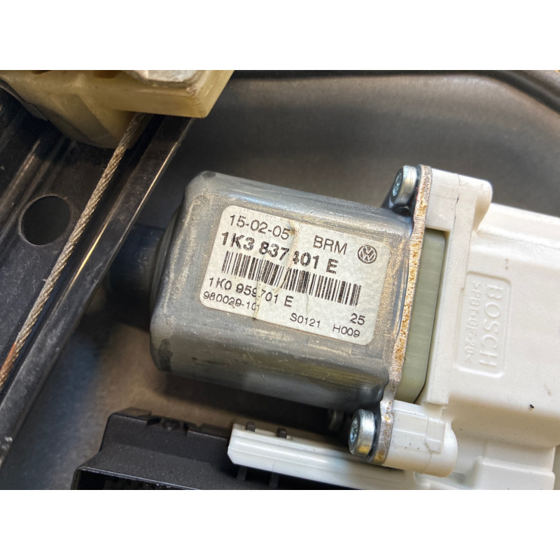 Leve vitre electrique avant gauche VOLKSWAGEN GOLF 5 Photo n°7