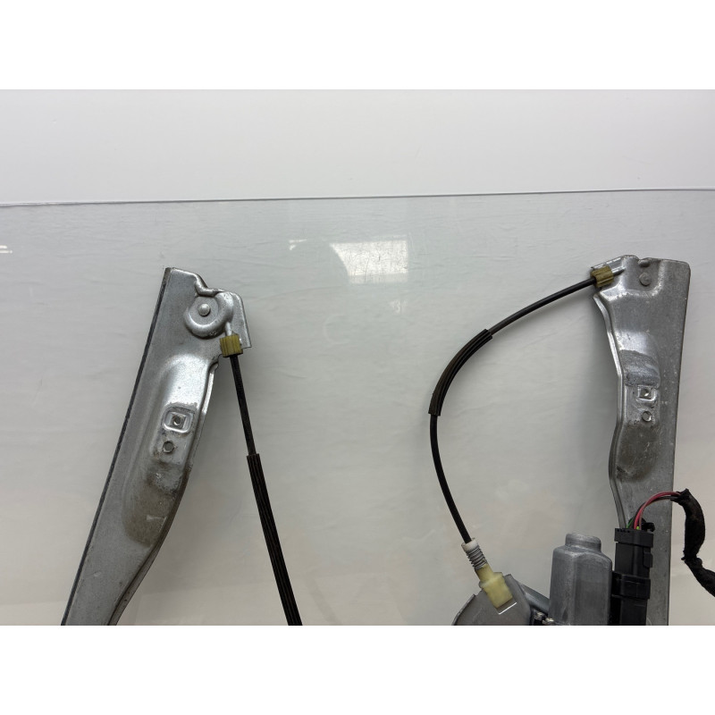 Leve vitre electrique avant droit RENAULT CLIO 3 Photo n°1