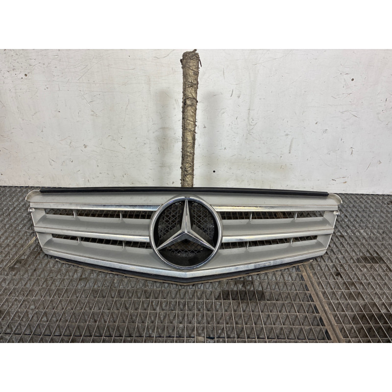 Calandre MERCEDES CLASSE C 204 Photo n°1