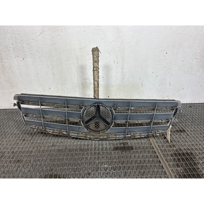 Calandre MERCEDES CLASSE C 204 Photo n°3